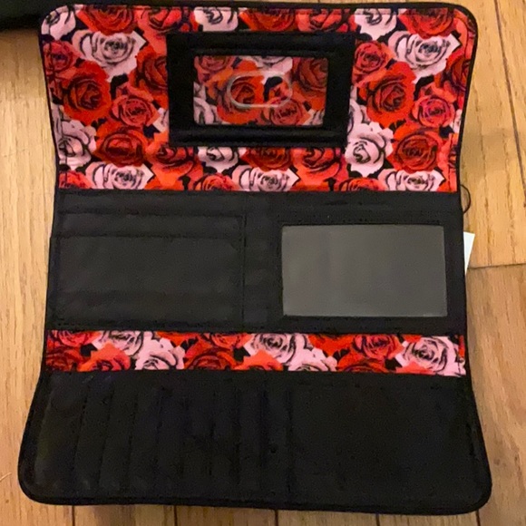 Vera Bradley Small Trimmed Vera with faux leather trim. Matching wallet. - Picture 6 of 9